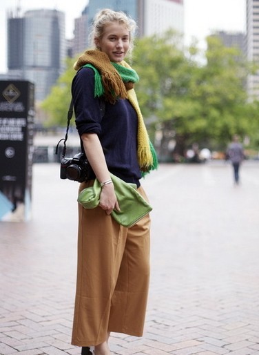  围巾巧搭新花样 街拍达人就是你 