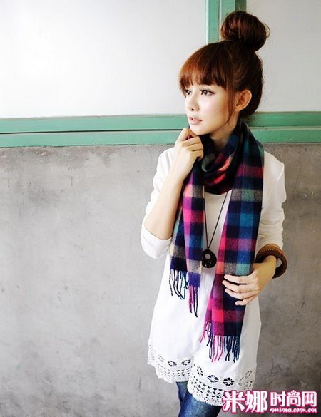 毛衣与围巾搭配 温暖的甜美之作