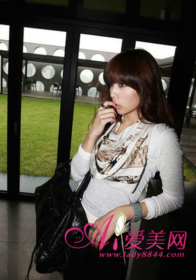 围巾控看过来 秋季多种系法随你搭