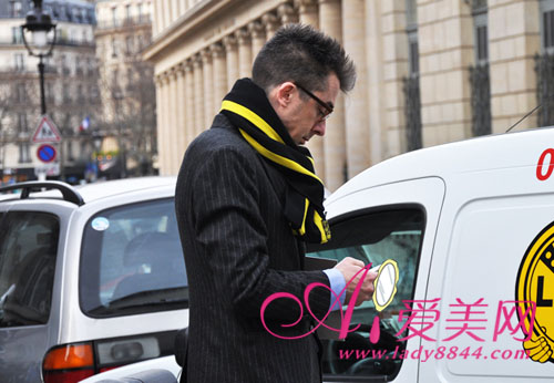  早春型男围巾潮搭 齐做欧式时髦绅士 