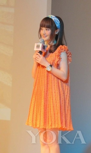 明星早春最百搭单品 丝巾围巾最有型,最新服装图片-围益美商城