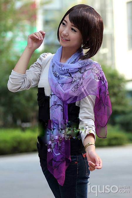 2012春季让印花丝巾颈上添花,最新服装图片-围益美商城