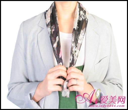 丝巾系法：儿时的童军结你还记得吗 