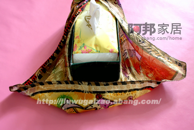 巧用旧丝巾做漂亮纸巾盒3