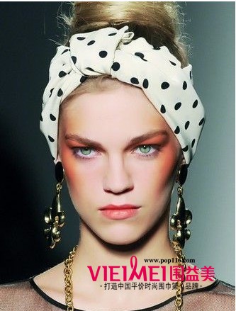 丝巾 明艳春季之你所想不到的时尚色彩 headscarves,最新服装图片-围益美商城