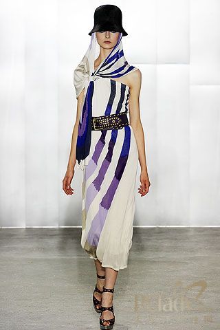 以看就会的春夏围巾系法 超IN组图搭配,最新服装图片-围益美商城