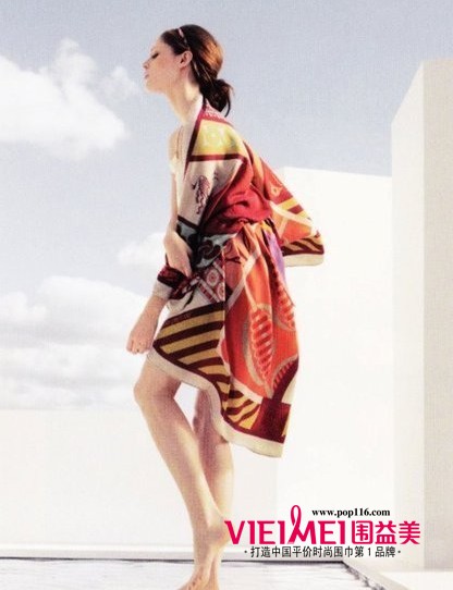 性感初夏日 丝巾惊艳变身装,最新服装图片-围益美商城