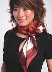 鲜亮的丝巾，让你的端庄笑容更加生动（图解）,最新服装图片-围益美商城