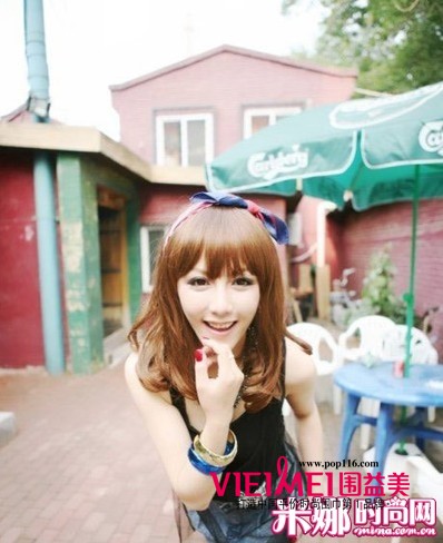 美女的小丝巾可爱发式装扮,最新服装图片-围益美商城