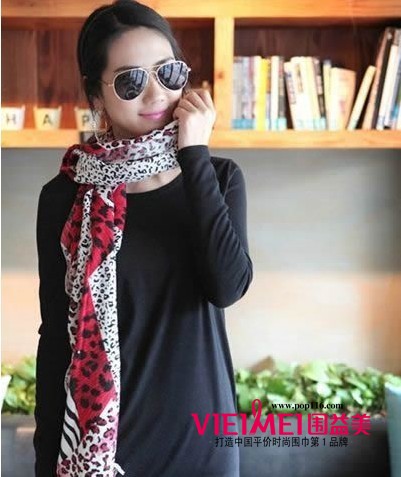 淑女约会必备单品 百变丝巾的最新系法 展现女人魅力,最新服装图片-围益美商城