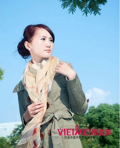 春夏丝巾新系法 展现百变俏佳人,最新服装图片-围益美商城