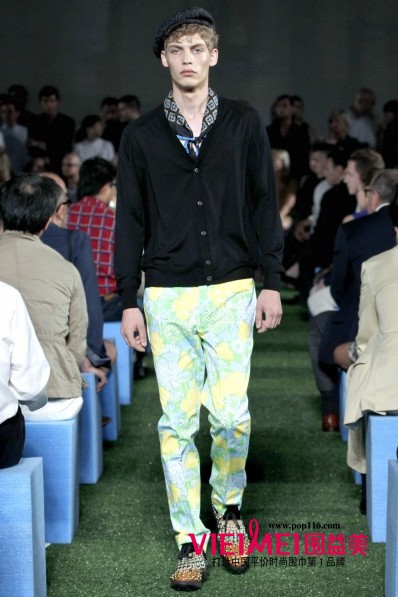 颈上添“雅” 男士丝巾细节品味,最新服装图片-围益美商城