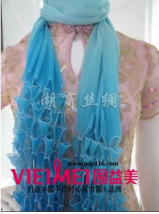 丝巾是夏日的华彩乐章,不可缺少,最新服装图片-围益美商城