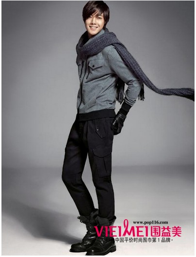 寒冬时节爱美的男孩们披上一条彰显男人气概的围巾也是不错的选择,最新服装图片-围益美商城