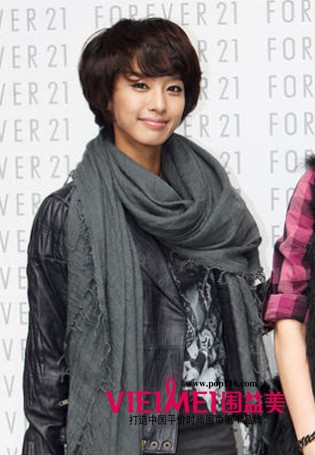2012春季围巾的搭配系法，就在韩式潮流,最新服装图片-围益美商城