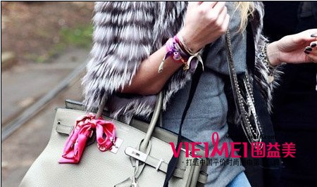 美少女为你示范围巾的新搭配,最新服装图片-围益美商城