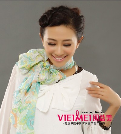 跟明星学时尚围巾的搭配法,最新服装图片-围益美商城