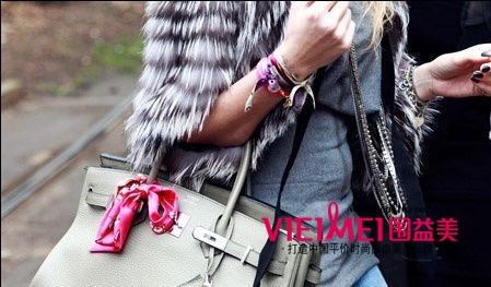 不一样的感觉 对丝巾的不一样的感受,最新服装图片-围益美商城