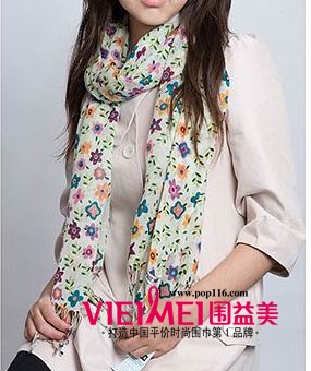 围益美丝巾的色彩设计无懈可击,最新服装图片-围益美商城