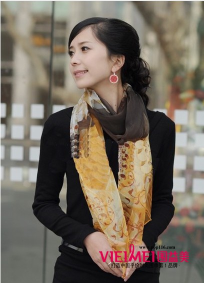 温柔是女人的特质，丝巾能够将这种特质具体地表达,最新服装图片-围益美商城