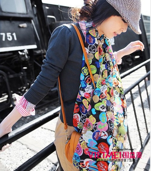 妩媚，使丝巾成为永不凋零的时尚，演绎出无限风情。,最新服装图片-围益美商城