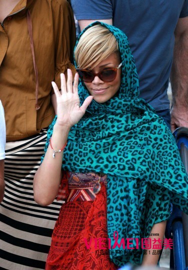 覆盖的斑点才是最华贵围巾概念,最新服装图片-围益美商城