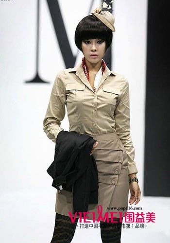 俏丽女生 妩媚动人,最新服装图片-围益美商城