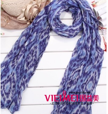 夏季丝巾时尚完美搭配 展现女人风情,最新服装图片-围益美商城