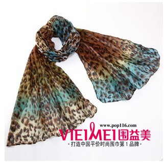 时尚围巾魅力搭配 百变时尚俏佳人,最新服装图片-围益美商城