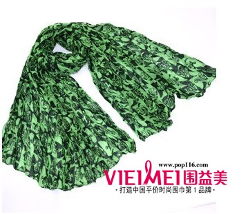 OL气质妙搭法 时尚丝巾时尚展现,最新服装图片-围益美商城