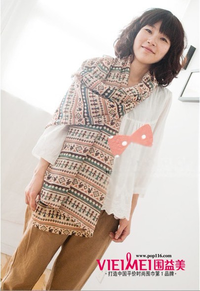 靓丽围巾巧搭配 秀出“项上风情”，一个小物件 成就大亮点,最新服装图片-围益美商城