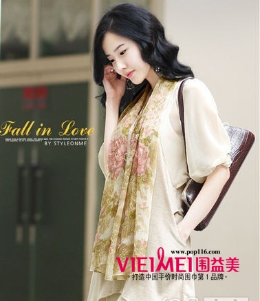 围绕着丝巾   一段悲伤的爱情故事,最新服装图片-围益美商城