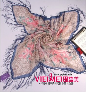 绕在颈上的完美 HOHO~丝巾来帮你实现,最新服装图片-围益美商城