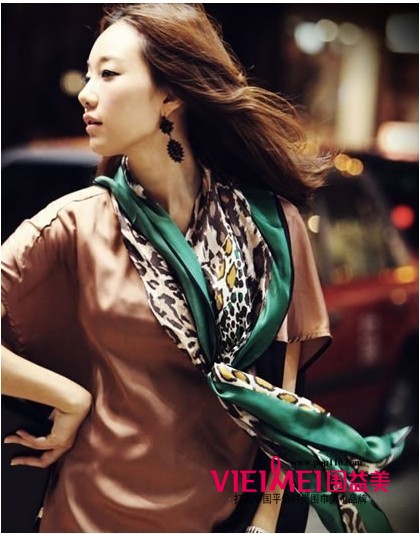 做个时髦女郎 2012新时尚围巾搭配,最新服装图片-围益美商城