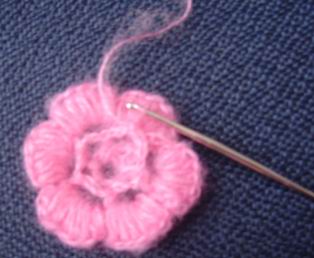 超级漂亮的粉红色立体花围巾,上教程啦(图解+连接方法+回答姐妹问题) 超级漂亮的粉红色立体花围巾,上教程啦(图解+连接方法+回答姐妹问题)