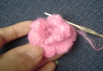 超级漂亮的粉红色立体花围巾,上教程啦(图解+连接方法+回答姐妹问题) 超级漂亮的粉红色立体花围巾,上教程啦(图解+连接方法+回答姐妹问题)