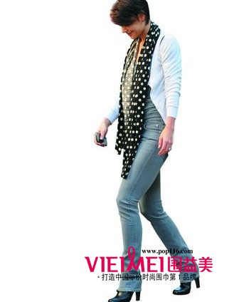 跟着学习明星围巾的另类搭配,最新服装图片-围益美商城