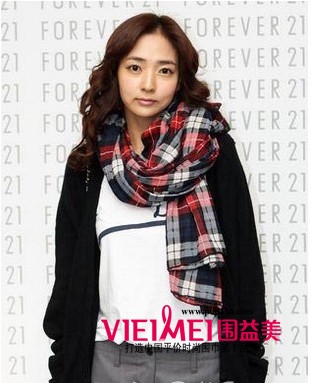 围巾必不可少的时尚单品,衬托女性独特品味,最新服装图片-围益美商城