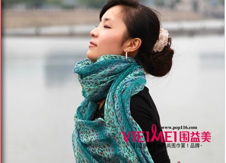 富有生活气息的丝巾展,最新服装图片-围益美商城