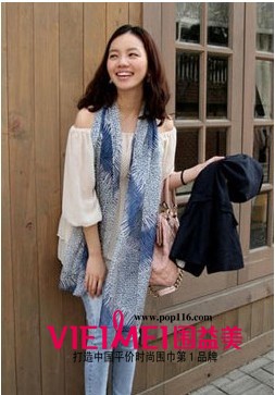 可爱清新印花围巾 打造成熟气质美女 追赶世界风,最新服装图片-围益美商城