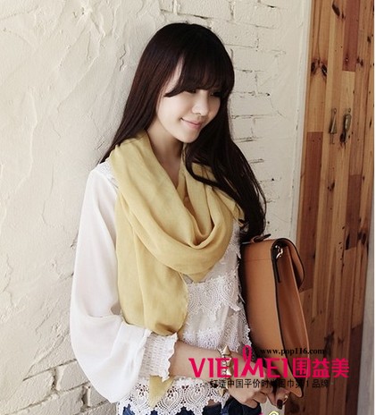 俏丽小妞丝巾潮搭 不失女人味和小清新 。,最新服装图片-围益美商城