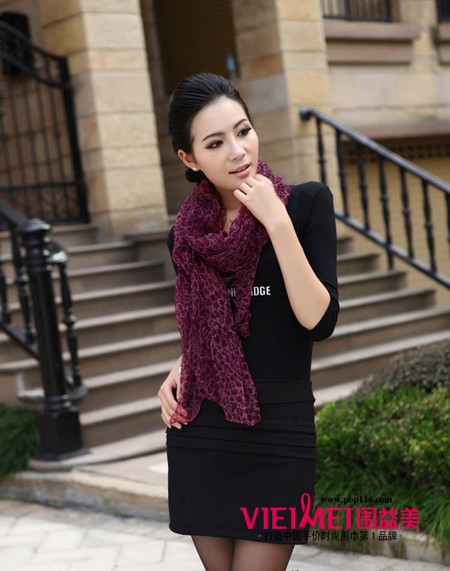 春季添加 一条色彩炫丽的丝巾,赶紧嗨起来吧!,最新服装图片-围益美商城